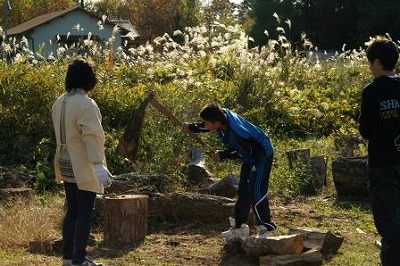 夕陽が丘の舎薪割り